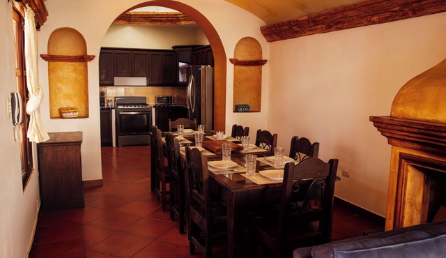 4BR 4BA - Group-Friendly house in Antigua w Jacuzzi, Theater, Starlink Internet