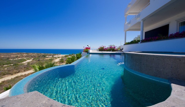 4BR - Custom Home - Breathtaking Views - Solar Powered