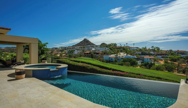 4BR Luxury Villa and Beach Club Access