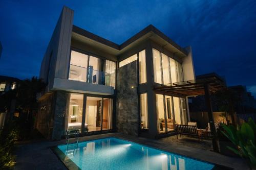 4BR Villa - Near The Beach - Free Pickup -Private Pool