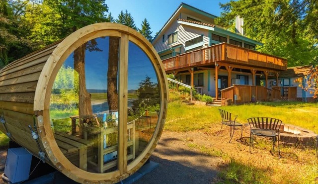 4BR Waterfront Home | Sauna | Dock | Firepit in Brinnon