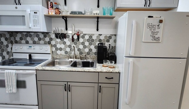 4th St Studio- Weekly/Monthly Discounts! Travelers and Contractors Welcome! in Mount Vernon