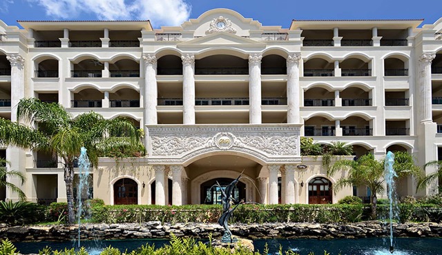 5 STAR RESORT OCEANFRONT PARADISE PENTHOUSE