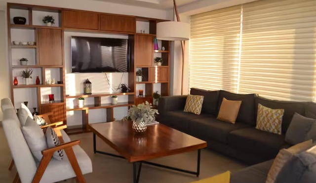 6th floor, luxury apartment.