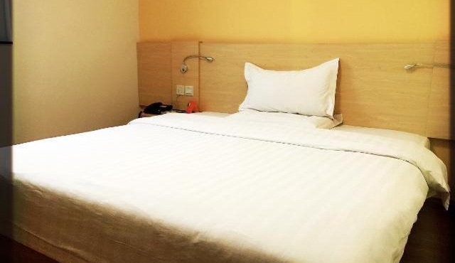 7Days Inn ZunYi Railway Station