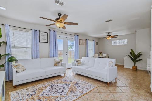 8 Mins to SPI Beach Spacious 3BR with Backyard