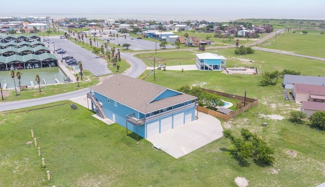 834 Laguna B - Luxurious, spacious home away from home w/Pool! Boat slip.