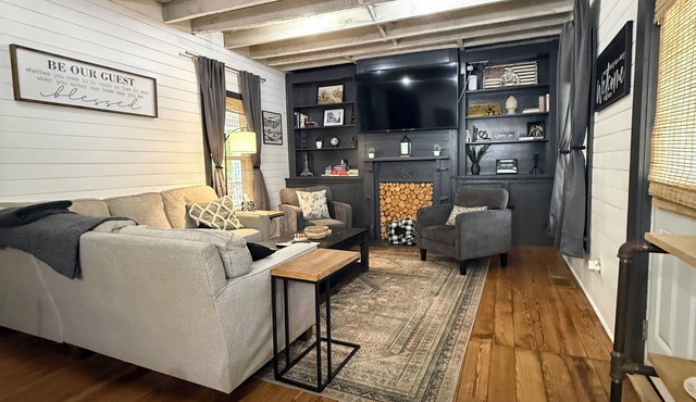 9 min to Windrock/12 min to Oak Ridge-Sleeps 6+/2 car garage/Full Laundry in Oliver Springs
