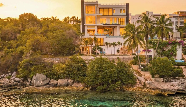 9BR Private Oceanfront Villa- Sleeps 26- Chef & Concierge