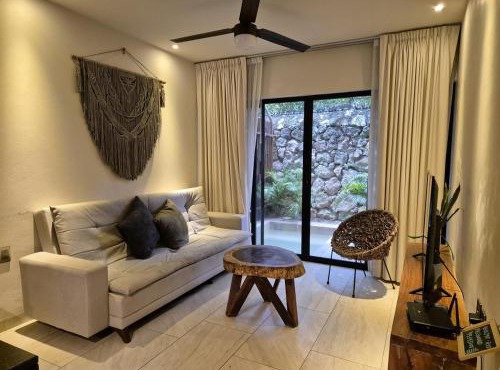 A beautiful family apartment with a private pool A7