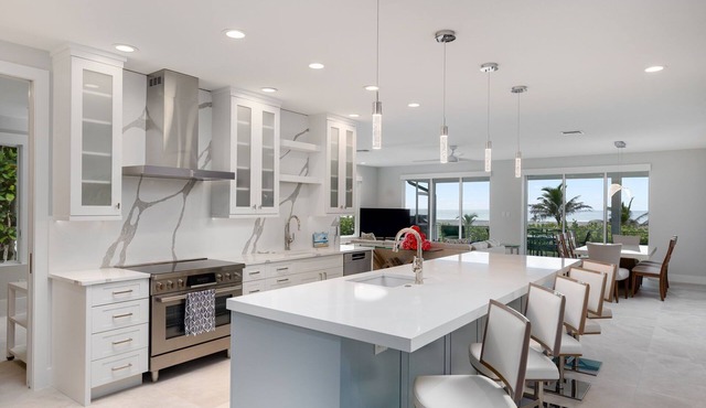 A Saba Wind North- Oceanfront Estate with Pool on Captiva Island! in Captiva