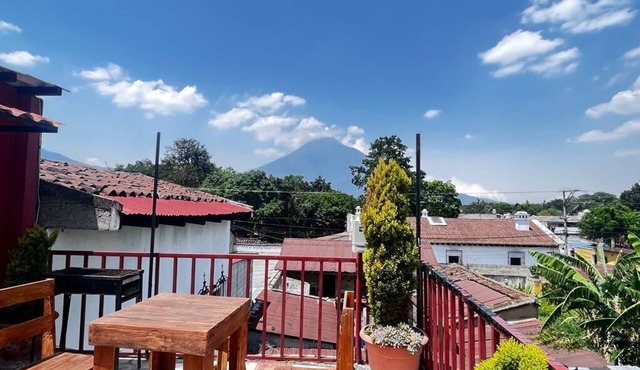 Accommodation in Antigua Guatemala! for travelers, couples or families(pet friendly)