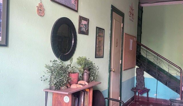 Affordable colonial style room in the historic center of the city