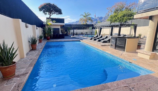 Ajijic Modern 2 Bedroom -Salt Pool -Bikes - Patio -Gym -Pickleball Court - BBQ