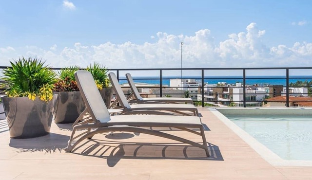 Amazing 2BR penthouse with private rooftop pool