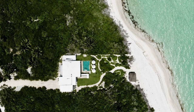 Amazing beachfront Luxury Villa with chef and housekeeping service at Sisal, Yuc in Sisal
