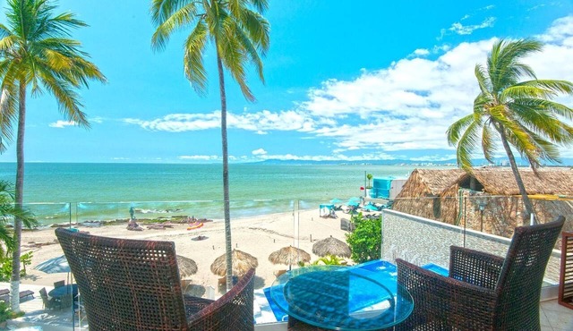 Amazing views righ over los muertos beach, steps from the beach