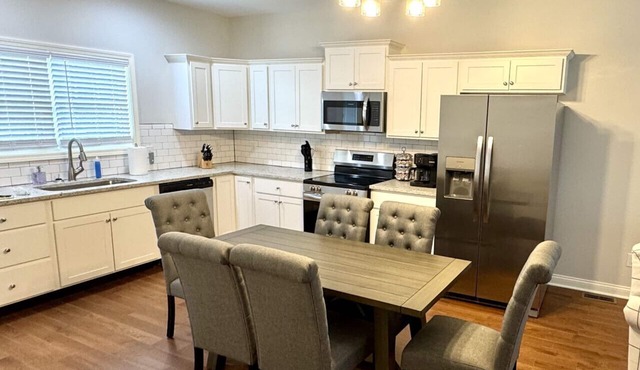 American Pharoah Cottage | 3BR Downtown Versailles in Versailles