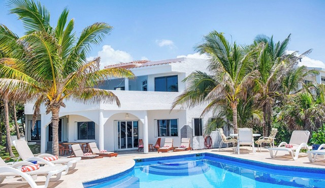 An Akumal Classic with Unique Location. Great Pool! Great Value!