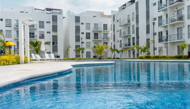 Apartamento con Alberca SmartTV y Jardin