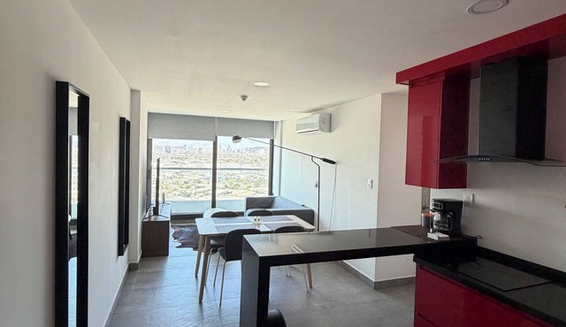 Apartment with a view of the city! Subway station on one side🚇