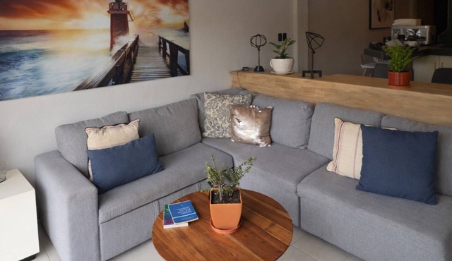 Apartment with King Size Bed and Pool | Near the Airport