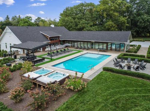 Apple Blossom Resort by Dwell Vacations in New Buffalo