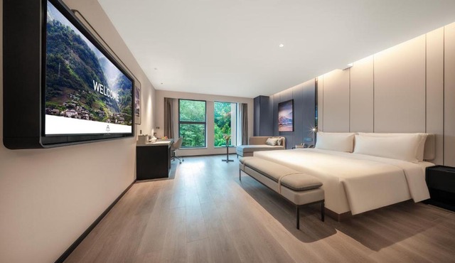 Atour Hotel Chengdu Longquan Shimao Plaza