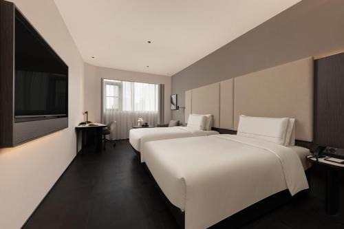 Atour Hotel Chongqing Guanyinqiao Pedestrian Street Century New City