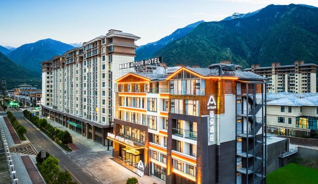 Atour Hotel Linzhi Bayi Nanyue Avenue