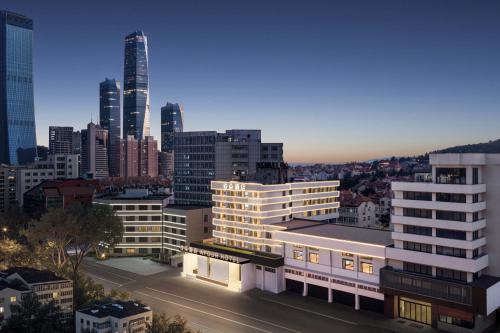 Atour Hotel Qingdao Yan'an 3rd Road Metro Station Wusi Square