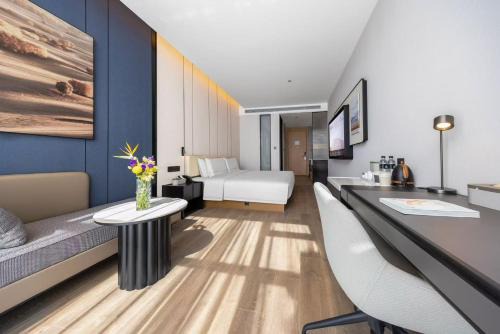 Atour Hotel Yantai Zhifu Station Red Star Macalline