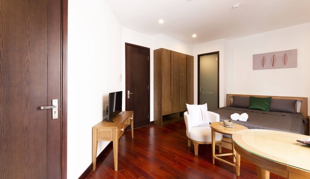 Auhome - Wooden Apartment