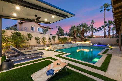 Backyard Bliss - Firepit Putt Play Pool & Spa in Phoenix