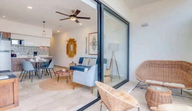 Bahay Condos 1-3 min walk to beach & 5th Av !Stylish 2-bdr apartment. fast WiFi!