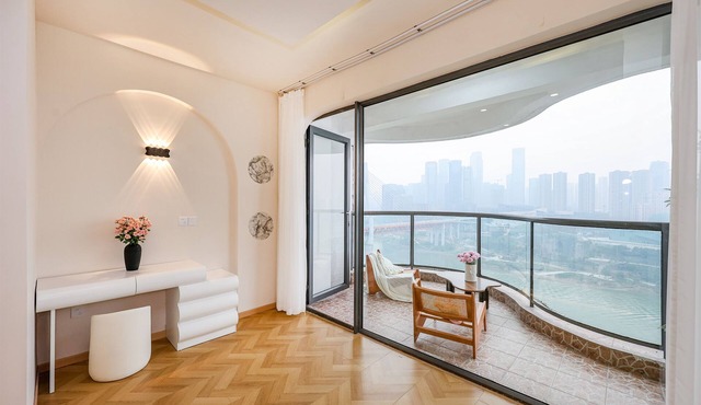 Baihong Riverview Drone Show Apartment