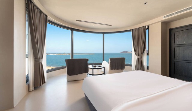 Bay Four Seasons Castle Hotel in Weihai
