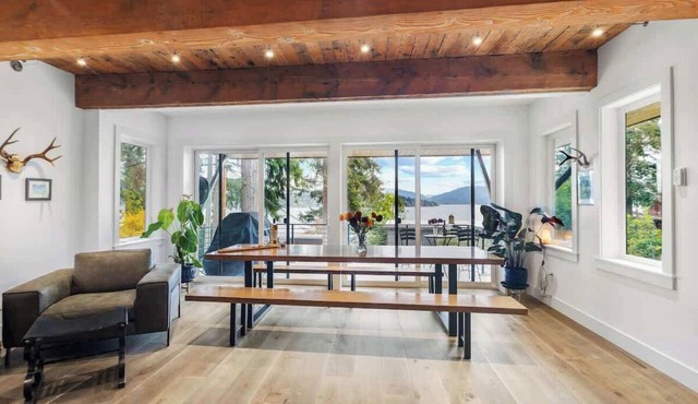Bayview Modern Luxury by the Lake in Bellevue