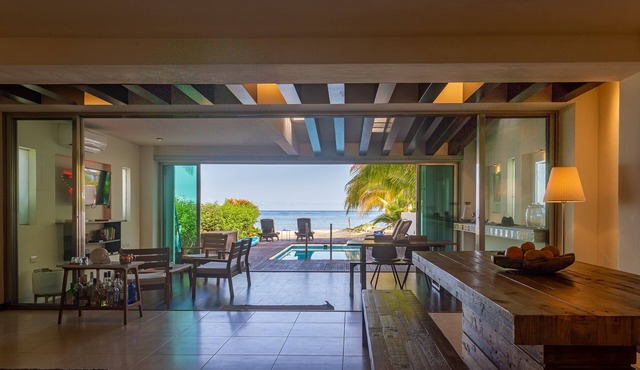 Beach house w/private pool & sandy beach for 8