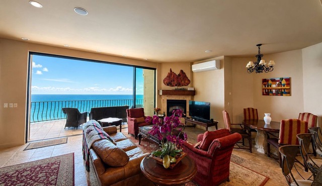 Beachfront 2BR Escape, Panoramic Views + Starlink in San Carlos, Sonora.