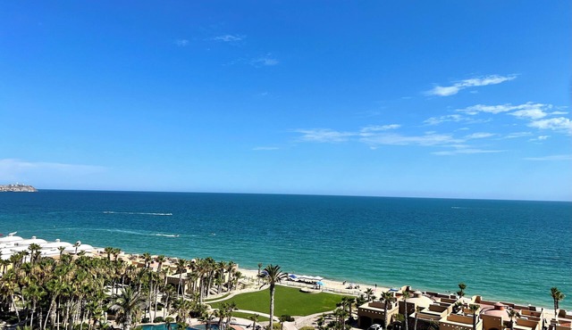 Beachfront 🌊Bella Sirena 1b1b 🧜‍♀️Your romantic escape with a spectacular view!