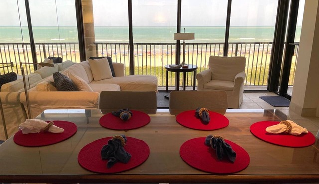 Beachfront Condo Relax In Style, big balcony, beach gear Incl, 2 Pools/hot tubs