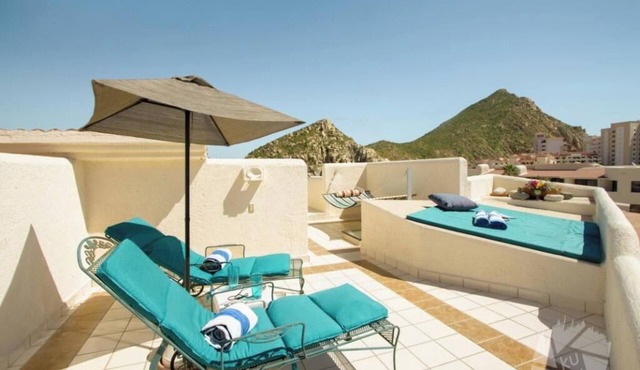 Beachfront Condo · Rooftop Terrace & Ocean Views