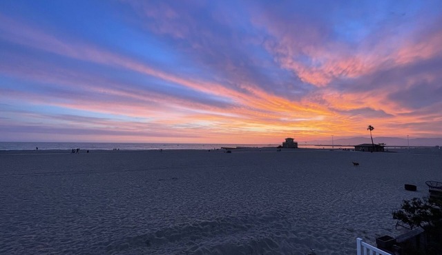 Beachfront Haven! On the sand, just minutes from LAX. in Los Angeles