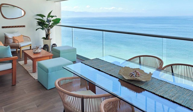 Beachfront Luxury Condo, Great Location!
