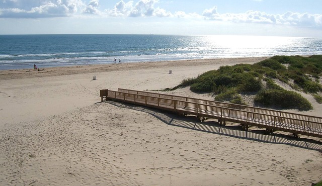 Beachfront Sea Vista 3rd Floor Direct Beach View Rental by Owner 3 King Beds