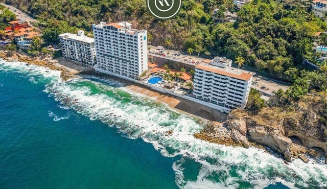 Beachfront studio in Puerto Vallarta w/pool