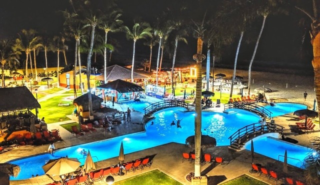 Beachside 2BR Condo in well appointed resort