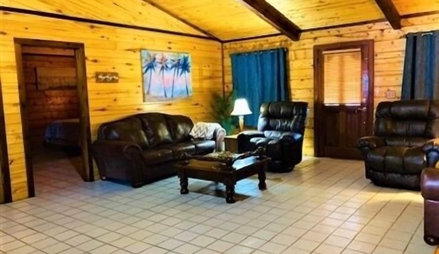 Beautiful 3 Bedroom, 2 Bath. Private Backyard. 321 Bayshore Dr.