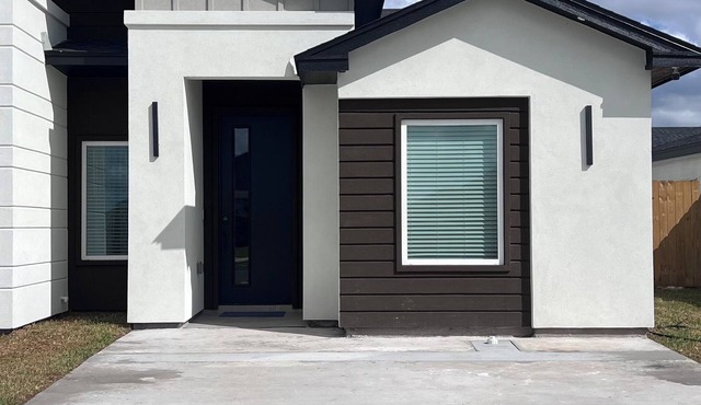 Beautiful 3-bedroom house within minutes of SpaceX!